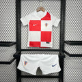 Kit enfant Croatie domicile 2024/2025 Le 12 -ème Maillot, maillot de football avec logo et motifs croates visibles.