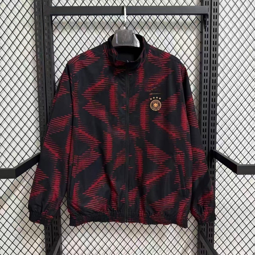 Veste coupe-vent réversible Le 12 -ème Maillot Allemagne, légère et résistante, avec design aux couleurs de l'Allemagne.