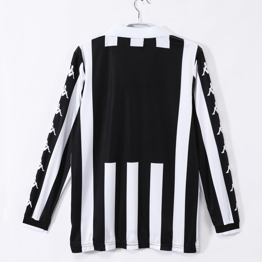Maillot domicile rétro de Juventus 1999-2000 à manches longues, marque Le 12 -ème Maillot, avec logo et détails classiques.
