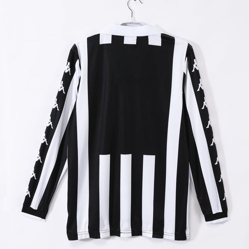 Maillot domicile rétro de Juventus 1999-2000 à manches longues, marque Le 12 -ème Maillot, avec logo et détails classiques.