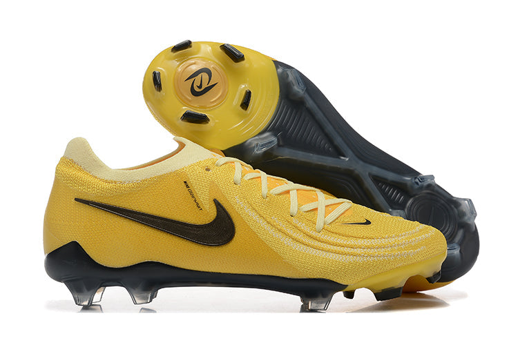 Crampons Phantom Luna Élite de Le 12-ème Maillot, conçu pour l'alpinisme, avec pointes en acier et fixation robuste.