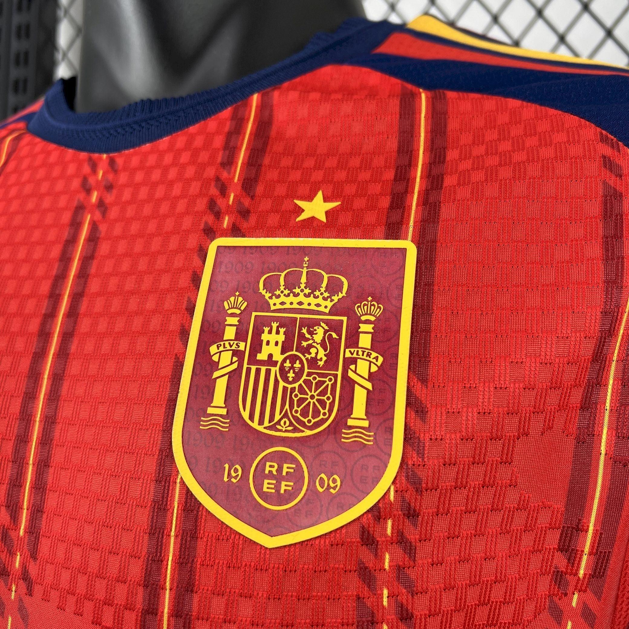 Maillot Espagne Coupe du monde 2026 Le 12 -ème Maillot, maillot de football avec drapeau espagnol et logo officiel.