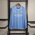 Maillot Manchester City 2023 2024 à manches longues, veste de football Le 12 -ème Maillot, logo et design bleu et blanc.