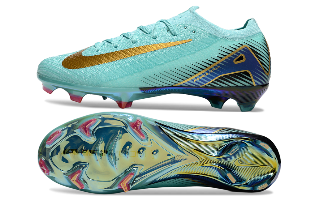 Crampons Mercurial Vapor XV Elite de Le 12 -ème Maillot avec pointes en acier pour football, vues de dessous avec semelle.