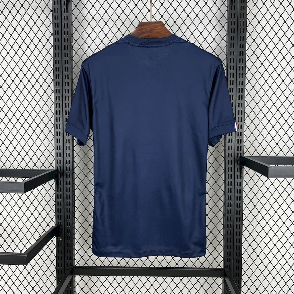 Maillot PSG 2025/26 Le 12 -ème Maillot avec logo et design moderne, vue frontale du maillot de football.