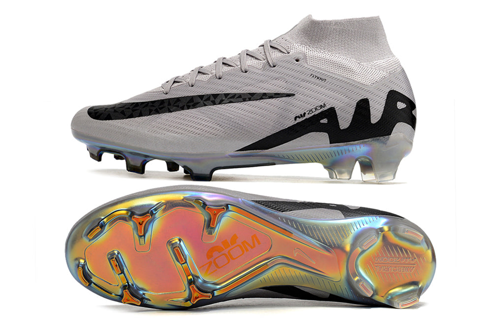 Crampons Mercurial Superfly IX Elite pour football, chaussures de sport avec crampons en métal et design moderne.