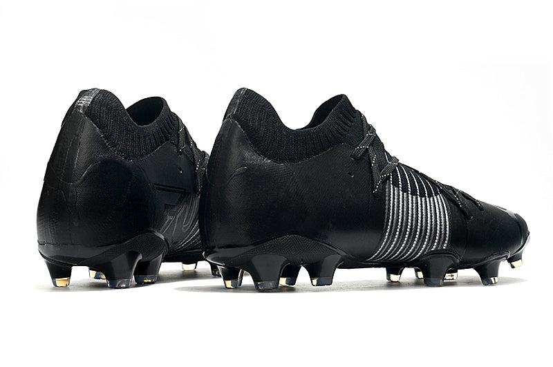 Crampons Future Z 1.1FG de Le 12 -ème Maillot, avec pointes en acier et système de fixation pour l'escalade en montagne.