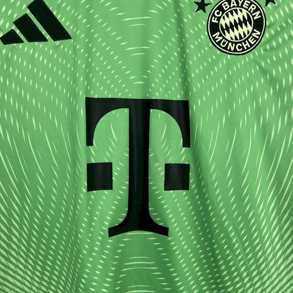 Maillot de gardien Bayern Munich 2025-26 Le 12 -ème Maillot, maillot de football avec logo et détails de l'équipe.