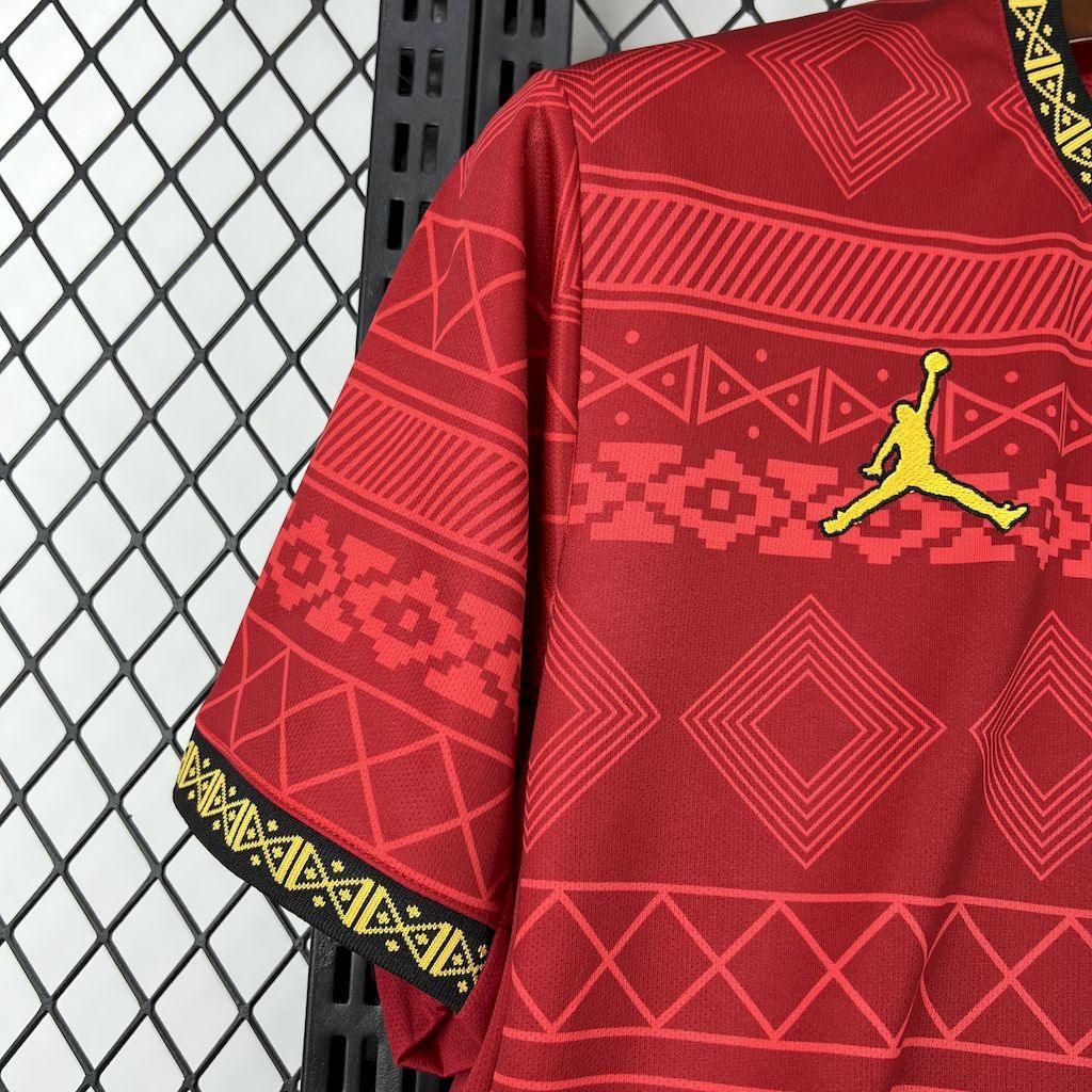 Maillot de football Brésil 2025-26, design sportif, couleurs du drapeau brésilien, tissu léger, logo Le 12 visible.
