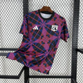 Maillot d'entraînement Lyon 2025-26 Le 12-ème Maillot, maillot de football avec logo et détails en tissu bleu et blanc.