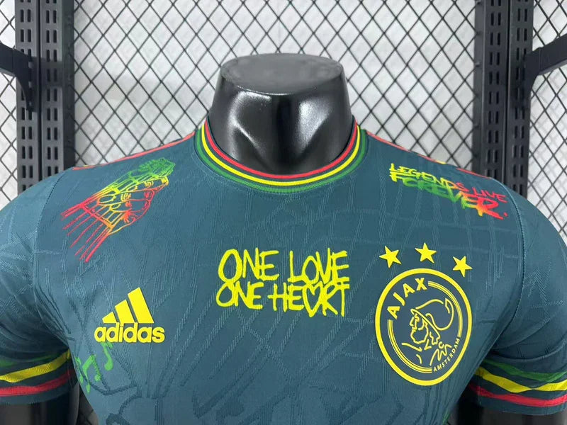 Maillot de football Ajax concept 2025-26, modèle Le 12 -ème Maillot, vue de face avec design moderne et détails colorés