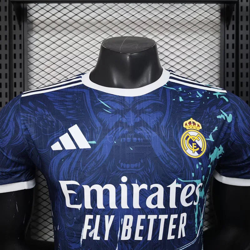 Maillot concept Real Madrid 2025-26 de la marque Le 12-ème, vue de face avec logo du club et design moderne.