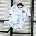Maillot de football USA 2025-26 de la marque Le 12 -ème Maillot, vue de face avec détails du design.