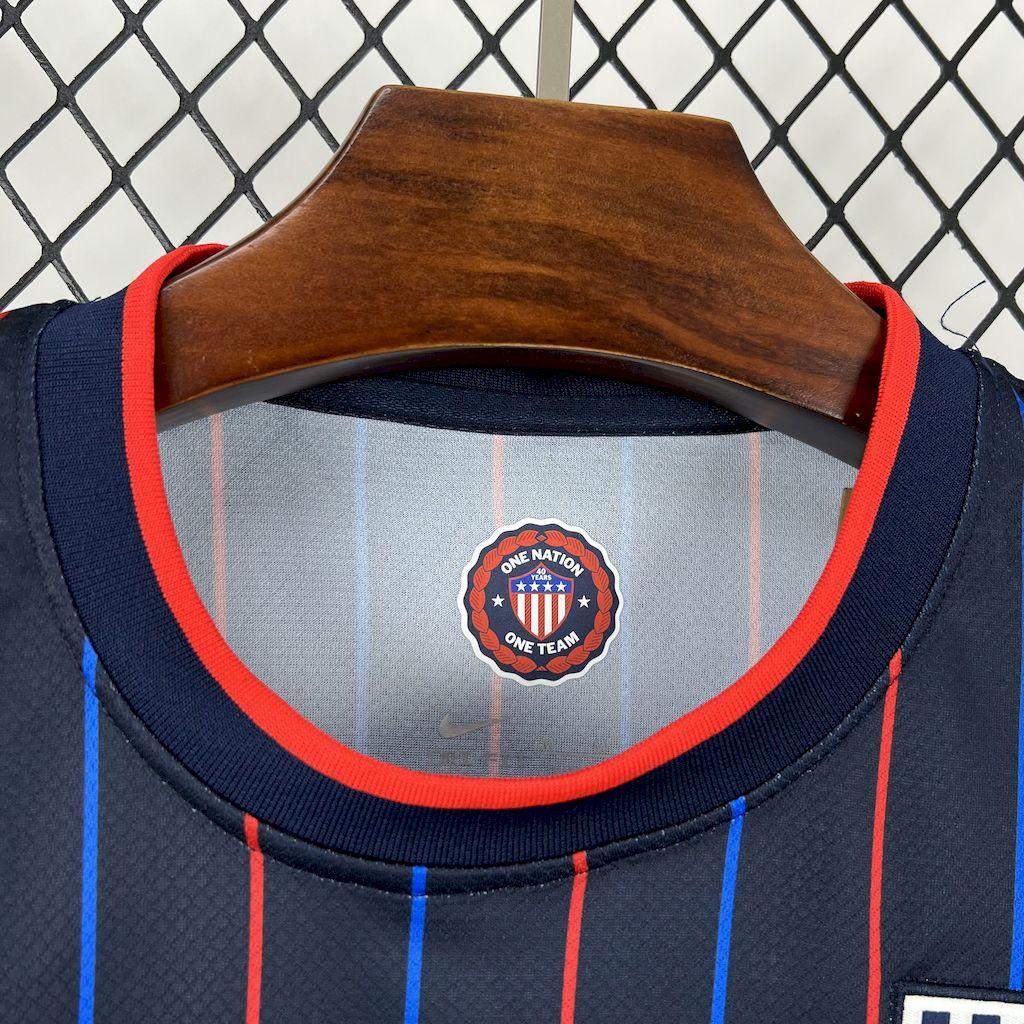 Maillot extérieur USA 2025-26 de Le 12 -ème Maillot, vue front avec logo et détails du design sportif.