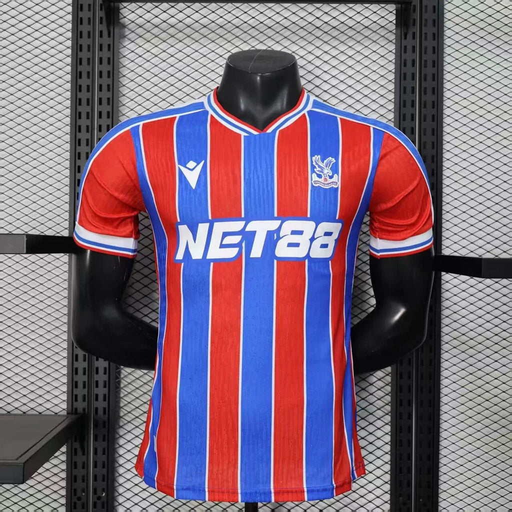 Maillot de football Crystal Palace 2025-26, marque Le 12 -ème Maillot, en tissu bleu avec logo et détails du club.