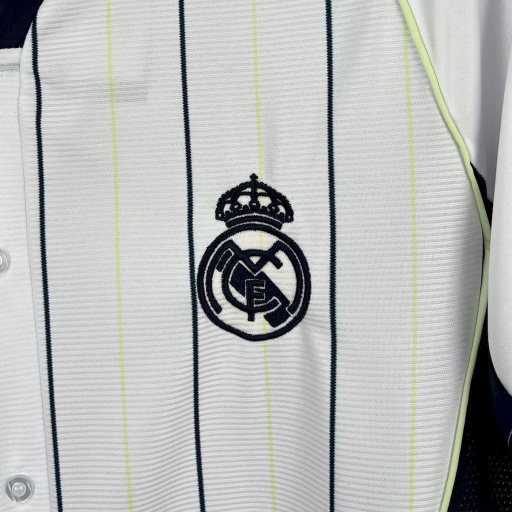 Maillot concept Real Madrid 2025-26 signé Le 12 -ème Maillot, vue de face avec logo et design innovant.