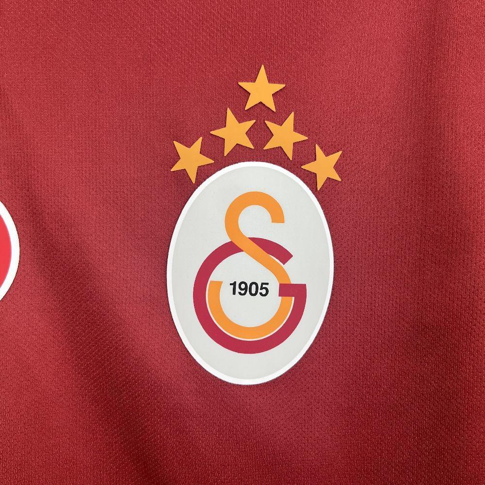 Maillot de football Galatasaray 2025-26 de la marque Le 12 -ème, vue de face avec logo et détails du club.