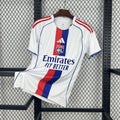 Maillot Lyon 2025-26 de Le 12 -ème Maillot, vue frontale avec logo et design officiel, tissu sportif bleu et blanc.