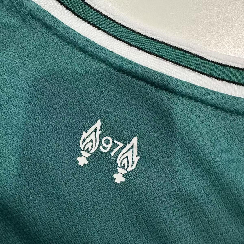 Maillot Liverpool 2025-26 Le 12-ème Maillot, maillot de football avec logo et design officiel, vue de face.