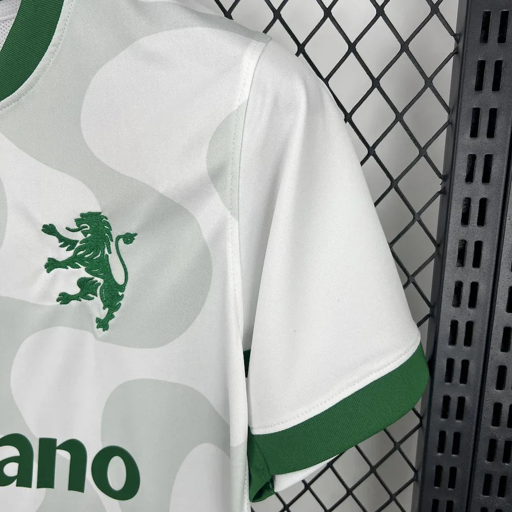 Maillot extérieur de football Le 12 -ème Maillot, version 2025-26, avec logo et design sportif visible sur le maillot.