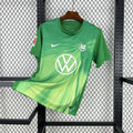 Maillot Wolfsburg 2025-26 de Le 12 -ème, maillot de football avec logo et design officiel, vue de face.