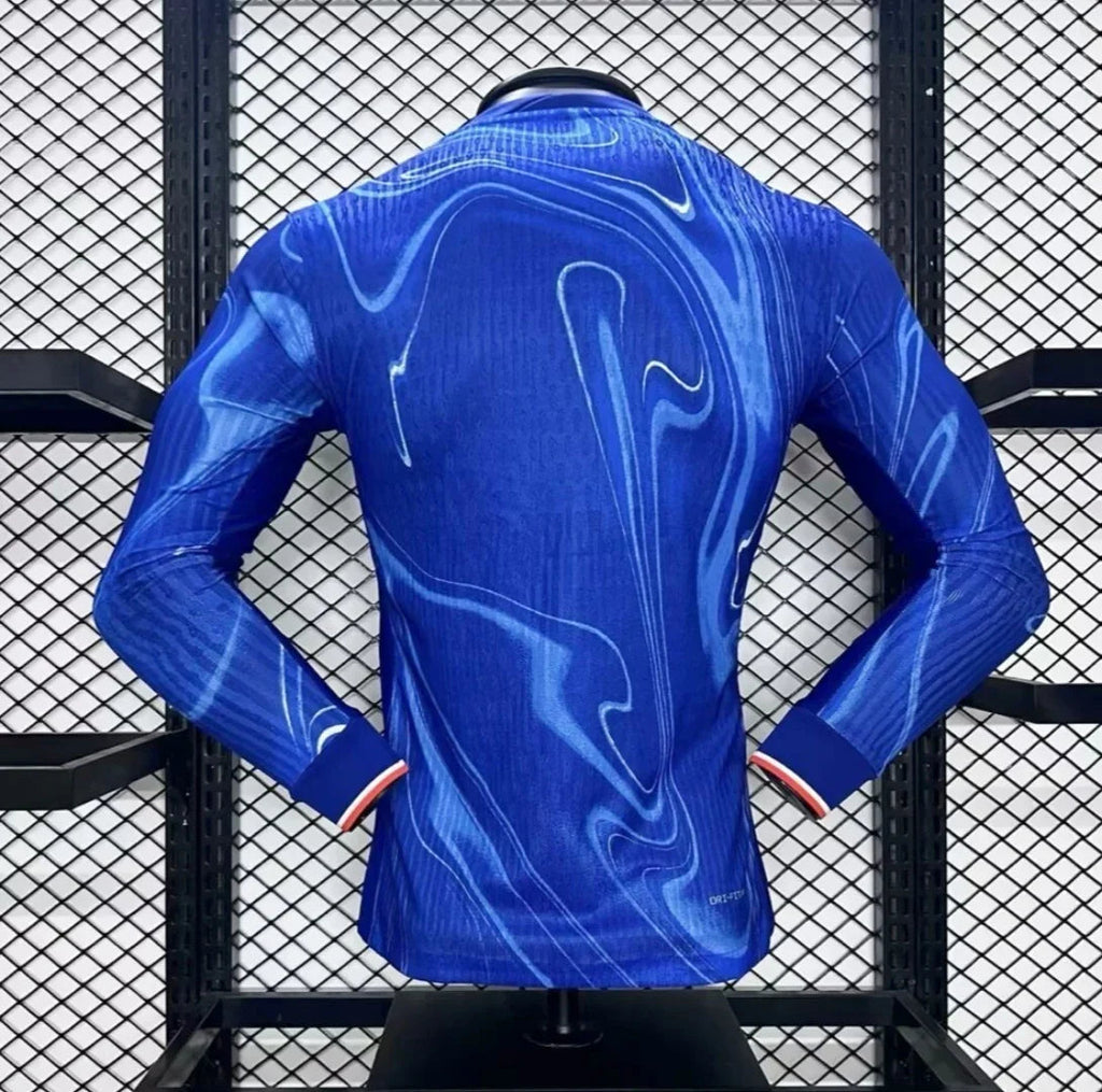 Maillot Chelsea à manches longues 2024-25, marque Le 12 -ème Maillot, vue de face avec logo et design officiel.