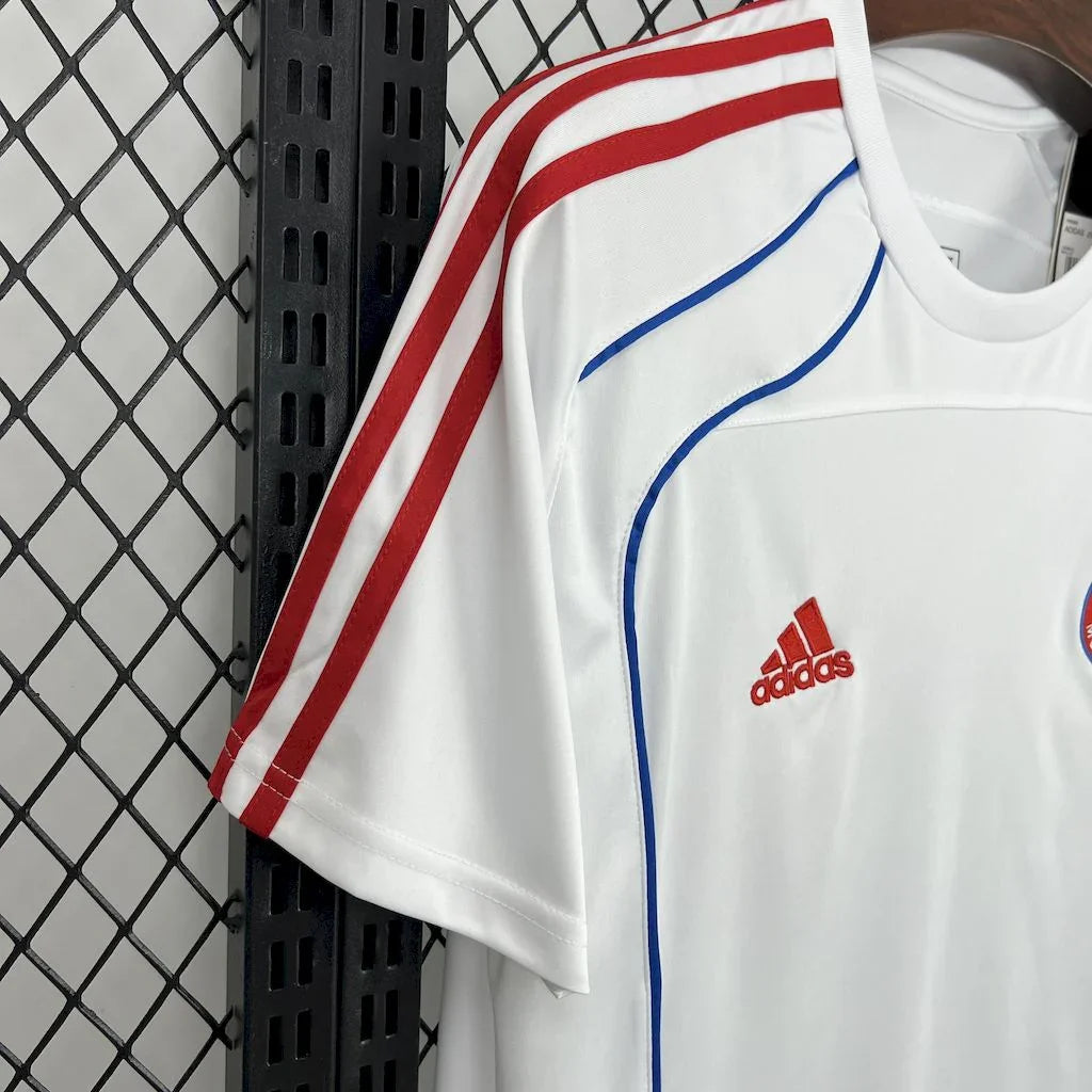 Maillot concept Bayern Munich 2025-26 par Le 12 -ème Maillot, maillot de football avec design innovant et couleurs traditionnelles.