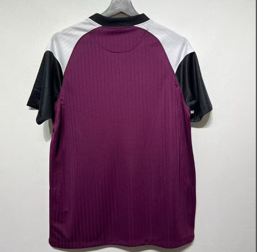 Maillot PSG 2020/2021 Third Rétro Le 12 -ème Maillot, maillot de football avec logo et design rétro, vue de face.
