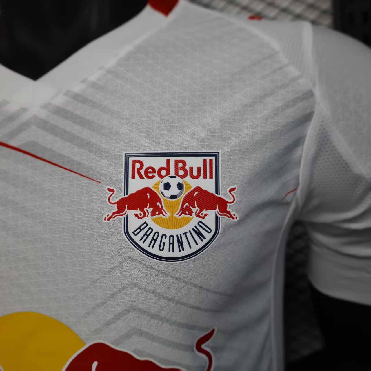 Maillot Leipzig 2025-26 Le 12 -ème Maillot, maillot de football avec logo et design officiel, vue frontale sur fond blanc