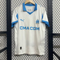 Maillot domicile Marseille 25/26 Le 12 -ème Maillot, maillot de football blanc et bleu avec logo et détails du club.