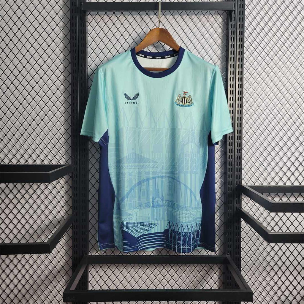 Maillot d'entraînement Newcastle 2022-23, marque Le 12 -ème Maillot, vue front avec logo et détails du maillot de football.