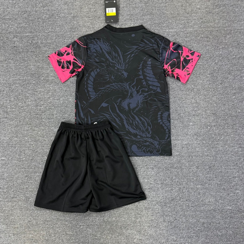 Ensemble pour enfant Barcelone Le 12-ème Maillot, taille 25/26, en noir, avec logo et détails sportifs visibles.