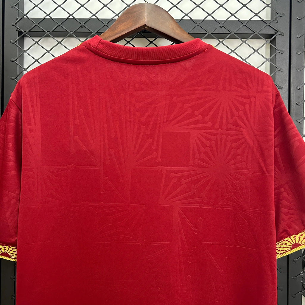 Maillot de football rouge Mexique Concept 2025 de Le 12 -ème Maillot, vue de face avec logo et détails colorés.