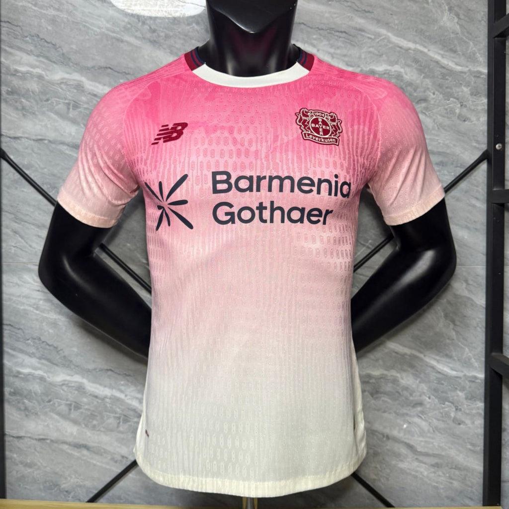Maillot de football Leverkusen 25/26 Le 12-ème Maillot, spécial joueur rose, vue front avec logo et détails du maillot.