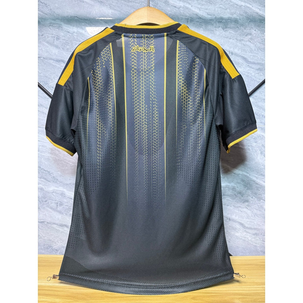Maillot de football Algeria Spécial Joueur Le 12ème Maillot, noir, taille 25/26, vue de face avec logo et détails du maillot.