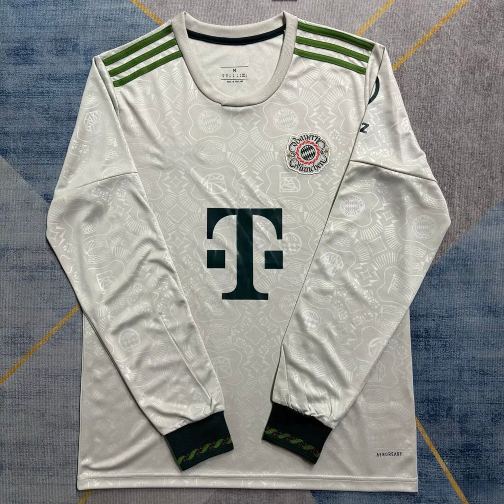Maillot Bayern Munich third manches longues Le 12 -ème Maillot, maillot de football avec logo et design officiel, couleur bleue.