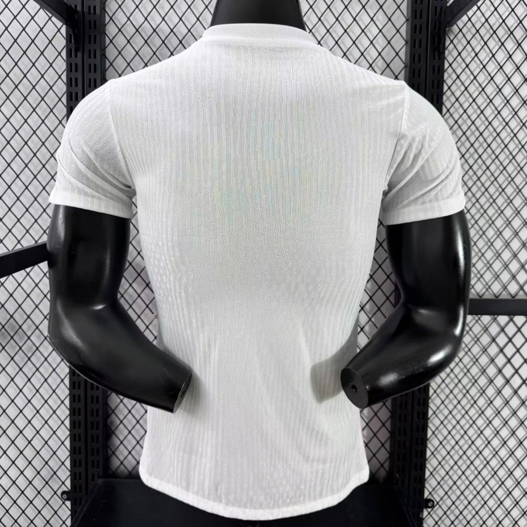 Maillot de football Brésil spécial joueur rose, taille 25/26, fabriqué par Le 12 -ème Maillot, vue de face.