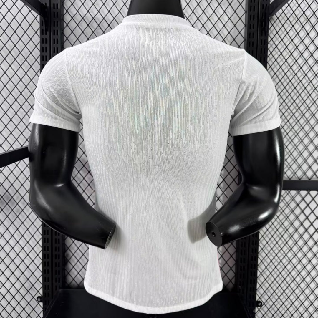 Maillot de football Brésil spécial joueur rose, taille 25/26, fabriqué par Le 12 -ème Maillot, vue de face.
