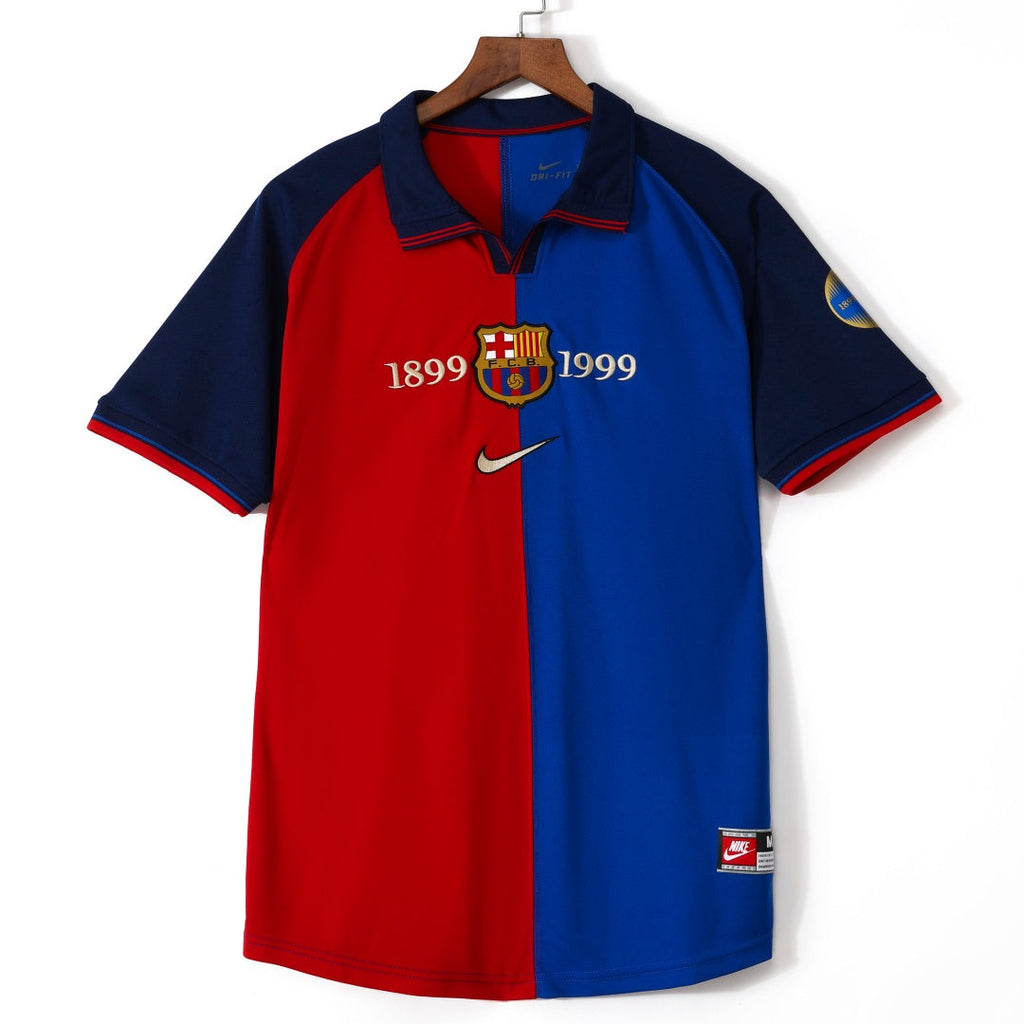Maillot domicile rétro du FC Barcelone 1999-2000, marque Le 12-ème Maillot, en tissu bleu et grenat avec logo du club.