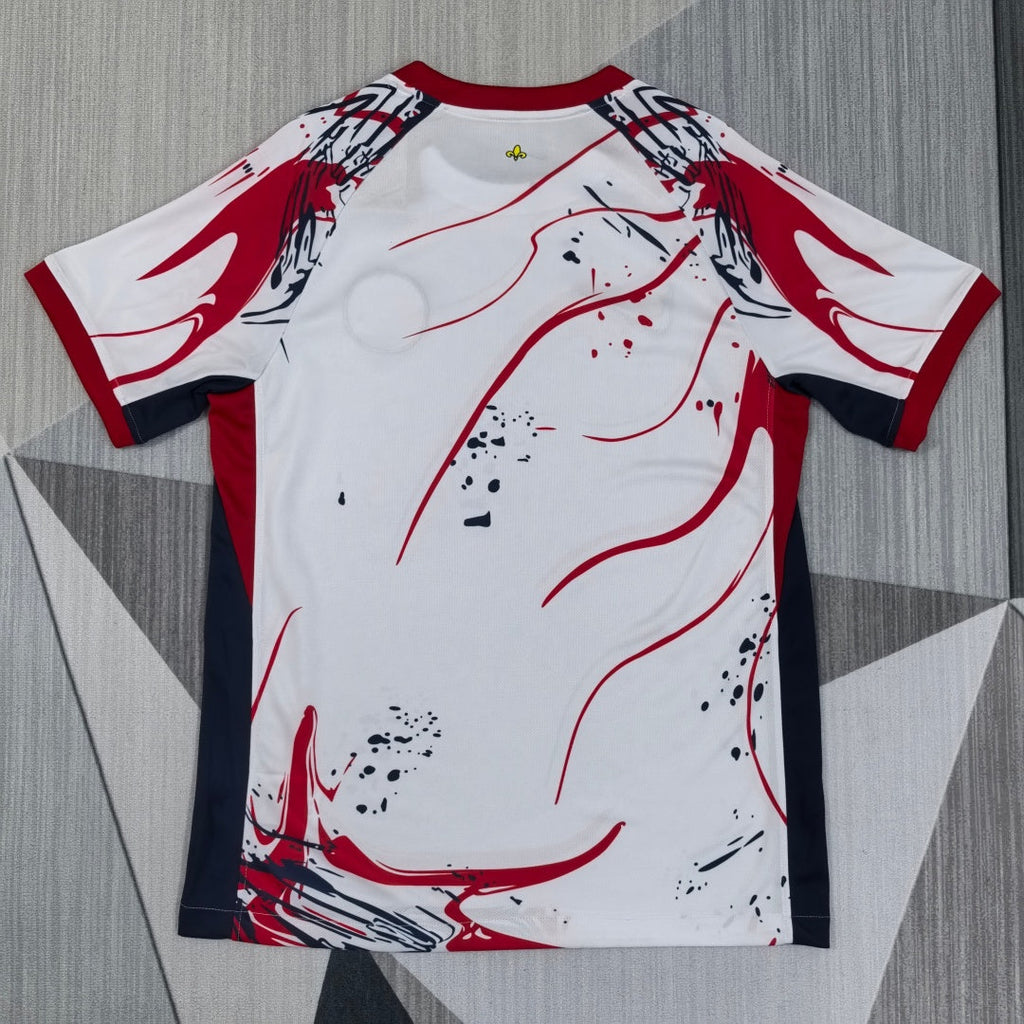 Maillot blanc PSG 25/26 Le 12-ème Maillot, version spéciale pour enfants, vue de face avec logo et détails sur le tissu.