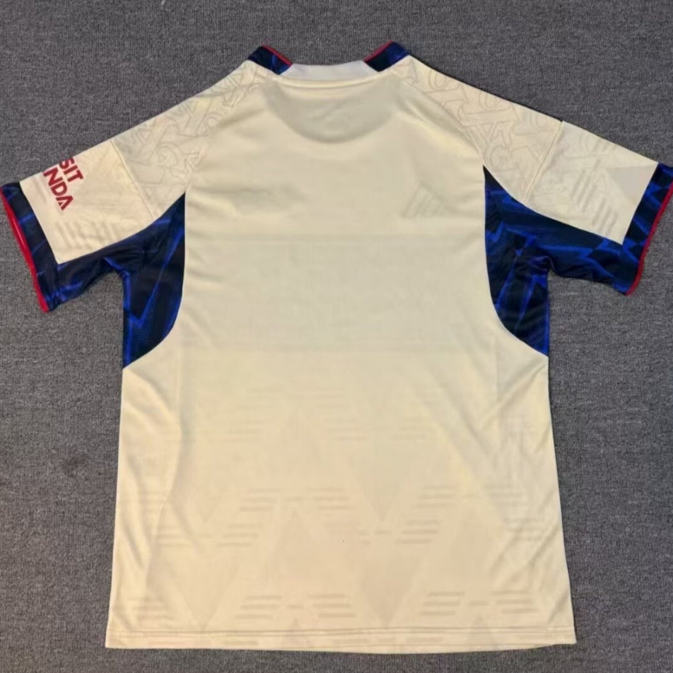 Maillot 24/25 Arsenal Le 12 -ème Maillot, maillot de football avec logo de l'équipe et design bleu et rouge.