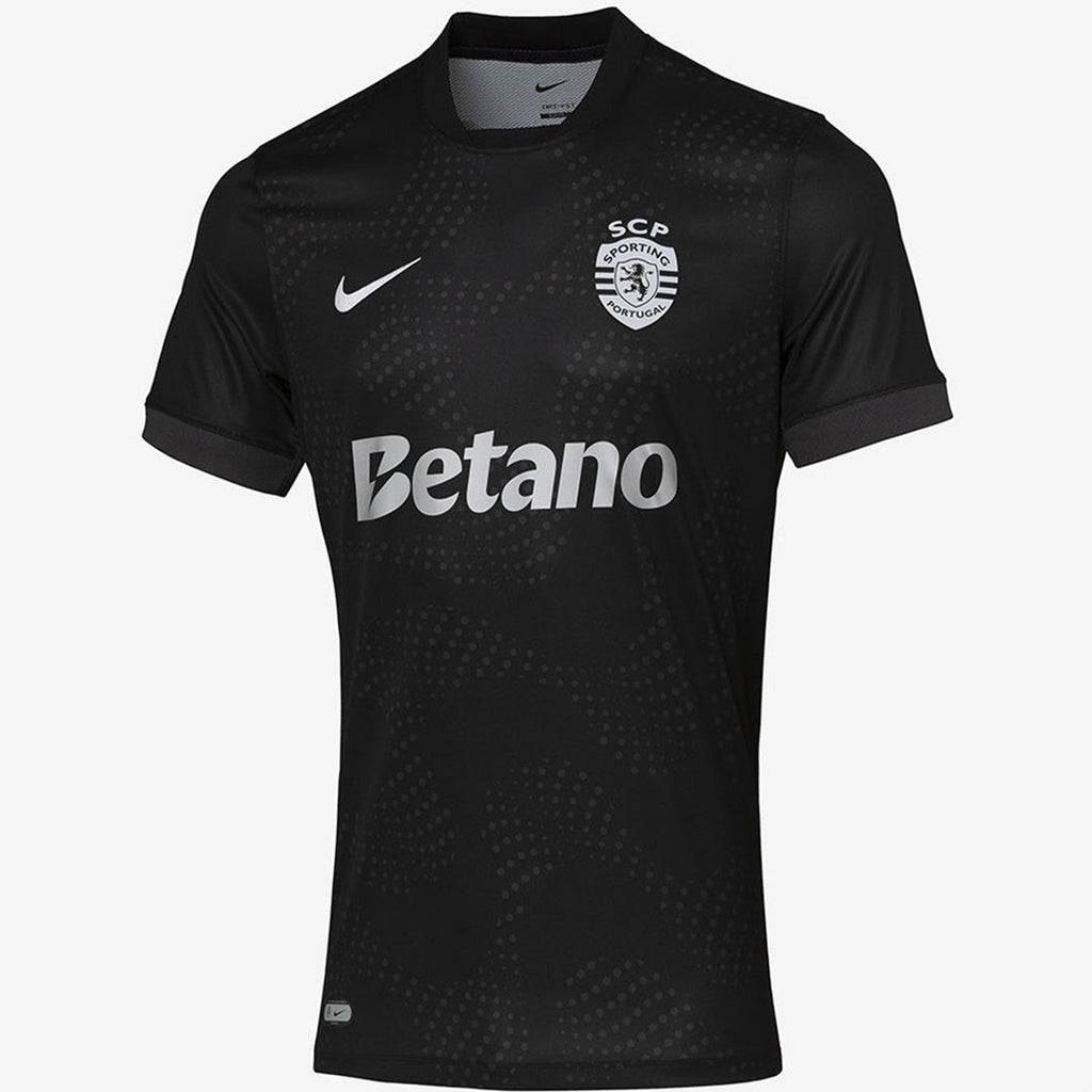 Maillot de football Sporting CP 25/26 noir, marque Le 12 -ème Maillot, vue de face avec logo et détails du maillot.