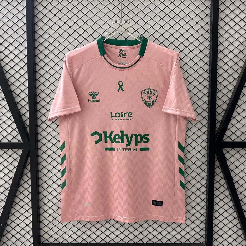 Maillot de football Saint Etienne 25/26 Le 12 -ème Maillot, maillot rose avec logo et détails du club.