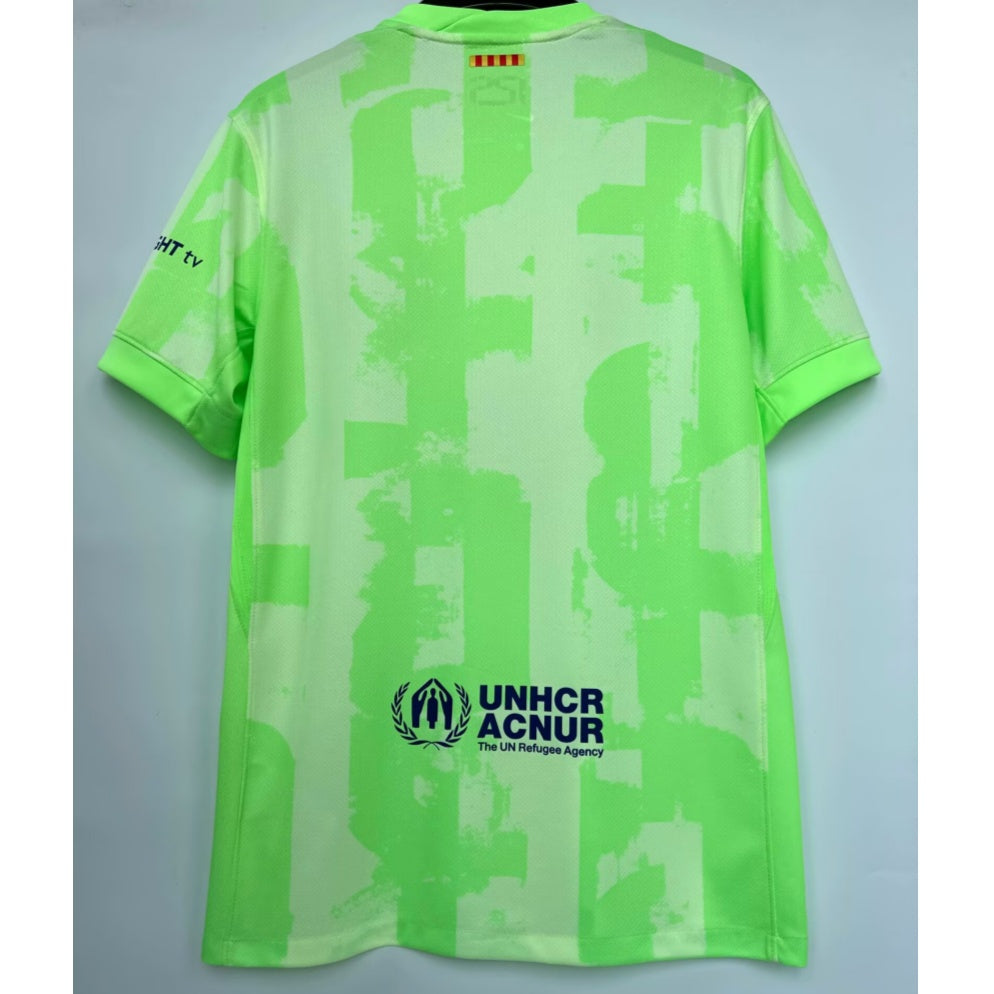 Maillot de football Barcelone 24/25 Vert spécial, modèle Le 12 -ème Maillot, vue en détail sur le tissu et le design.