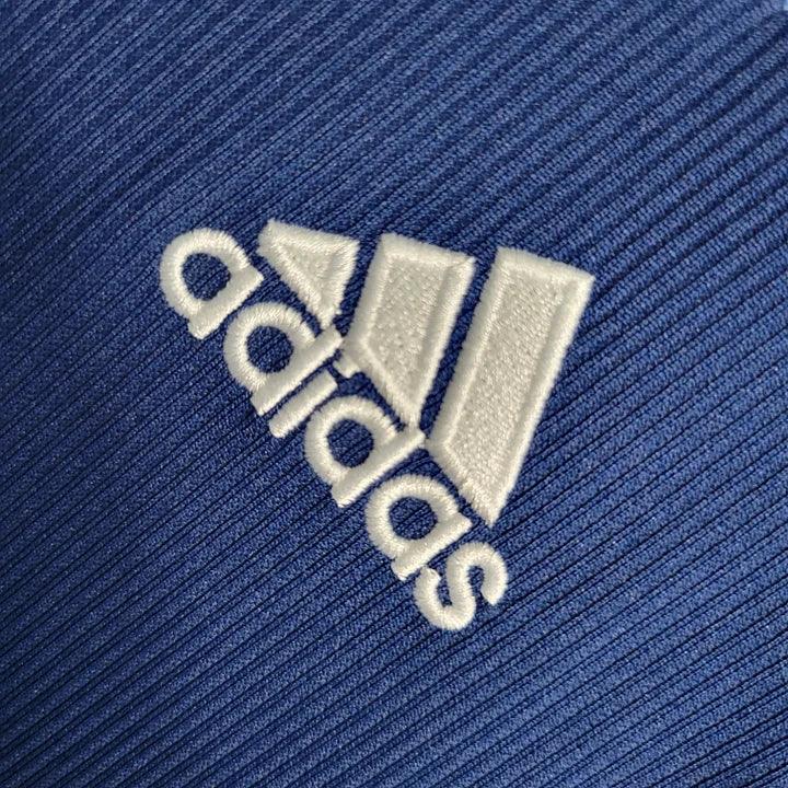 Maillot Argentine rétro 1998 de Le 12-ème Maillot, jersey de football vintage avec couleurs traditionnelles et logo officiel.