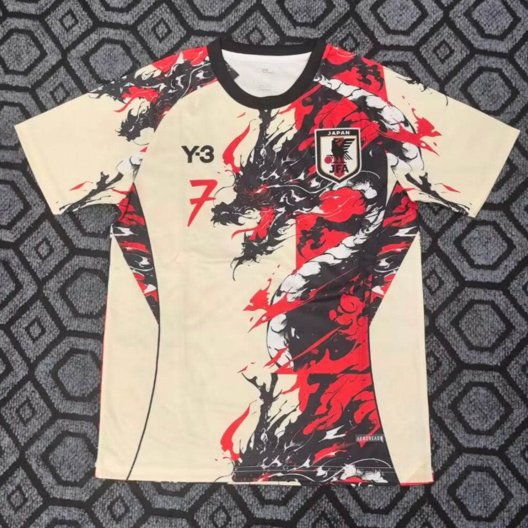 Maillot 25/26 anime japonais Dragon, style spécial, coloris vif, porté par un mannequin, marque Le 12 -ème Maillot.