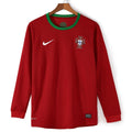 Maillot domicile rétro du Portugal 2012 à manches longues, marque Le 12 -ème Maillot, affichant le design vintage officiel.