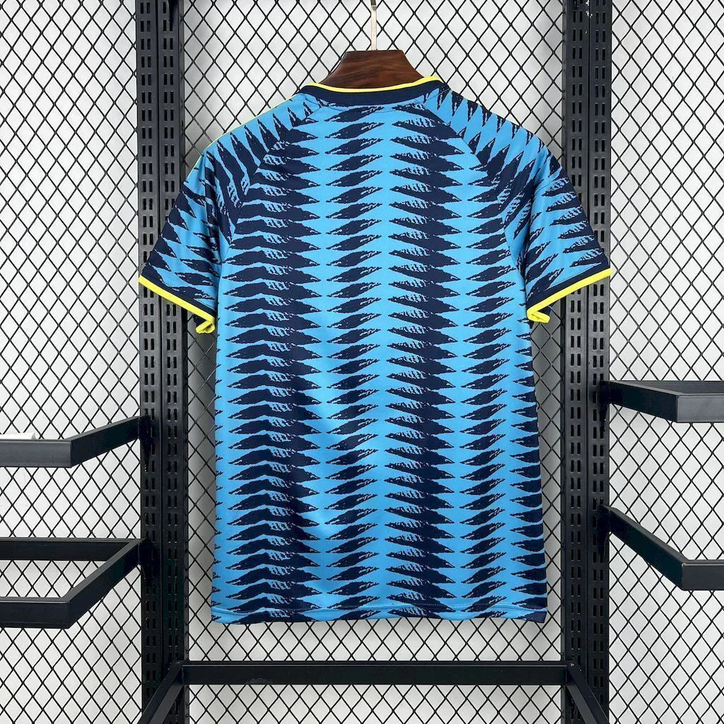 Maillot extérieur de la Colombie pour la Coupe du Monde 2026, marque Le 12, avec design aux couleurs nationales.