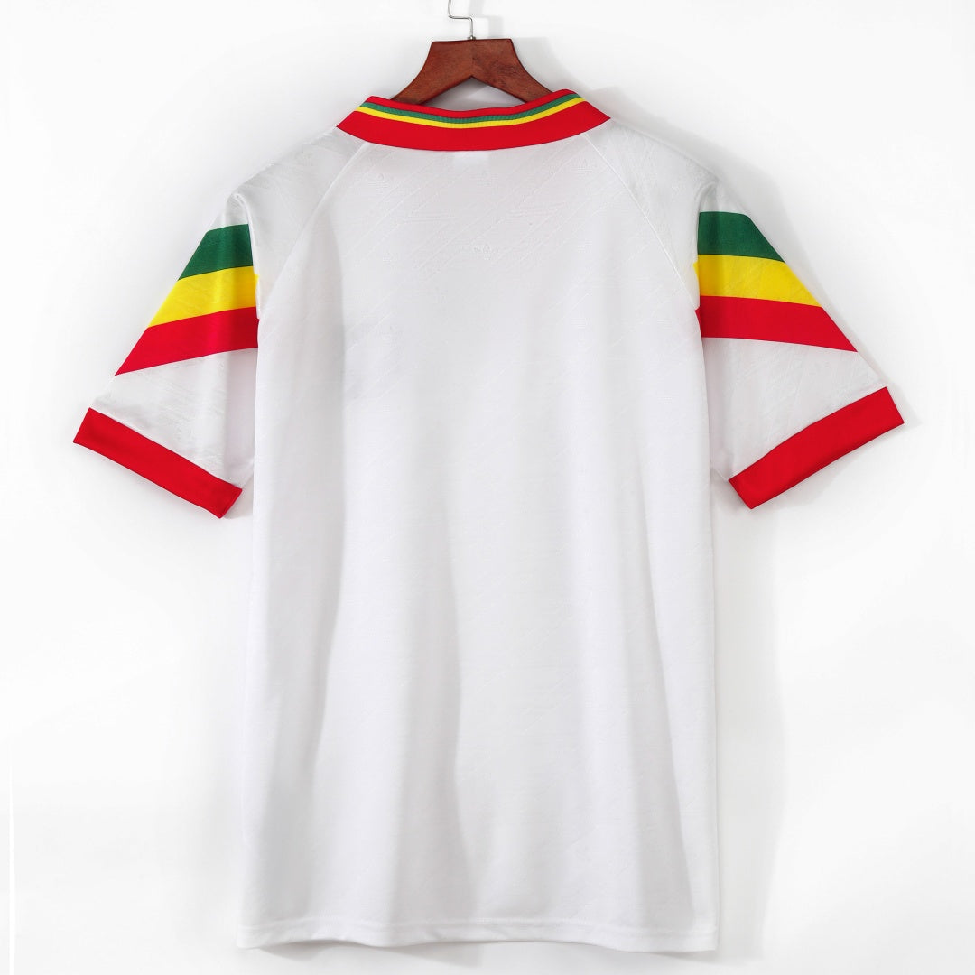 Maillot rétro Portugal extérieur 1992-1994 Le 12 -ème Maillot, maillot de football vintage avec logo et design d'époque