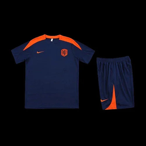 Ensemble Pays-Bas de football Le 12 -ème Maillot, maillot orange avec logo et détails sportifs, vu de face.
